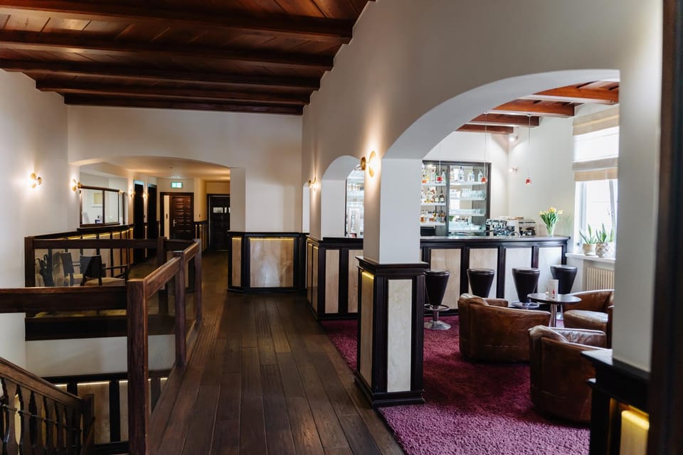 Restaurant/places to eat, Lounge or bar, Seating area