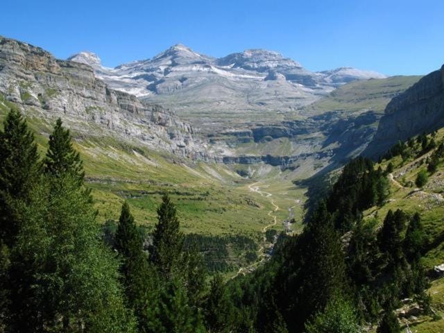 Nearby landmark, Natural landscape, Hiking, Sports