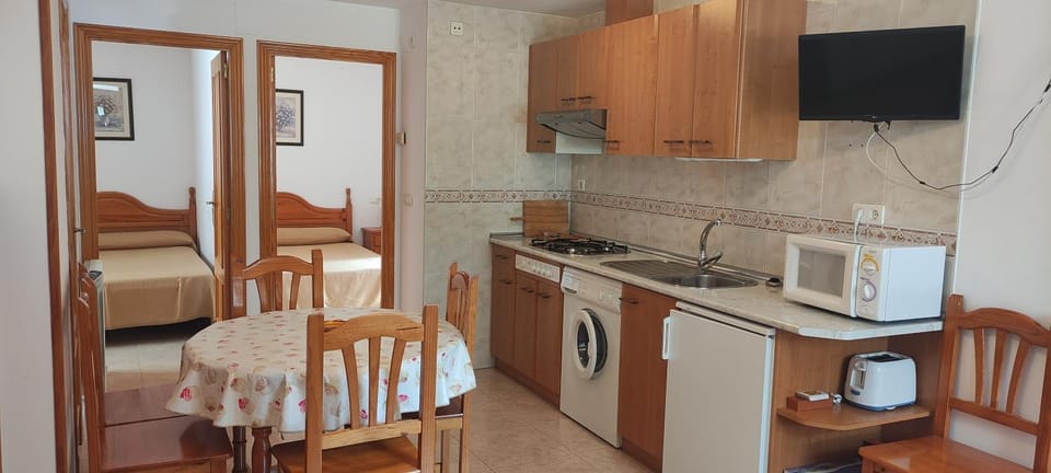 Bed, Natural landscape, Bathroom, Kitchen or kitchenette, Living room, Seating area, Dining area, Hiking, minibar, stove, toaster