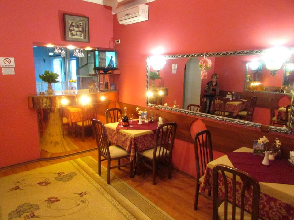 Communal lounge/ TV room, Dining area