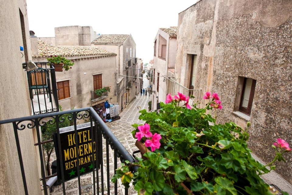 View (from property/room), Balcony/Terrace, Quiet street view