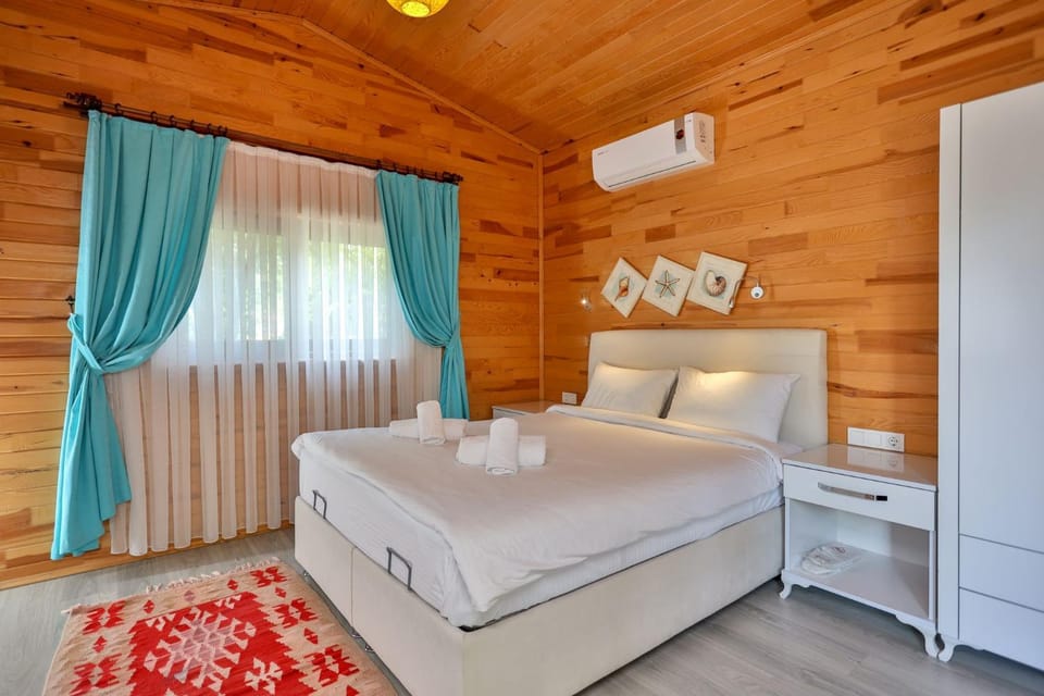 Shower, Bed, Bathroom, TV and multimedia, Decorative detail, oven, towels, wardrobe, air conditioner