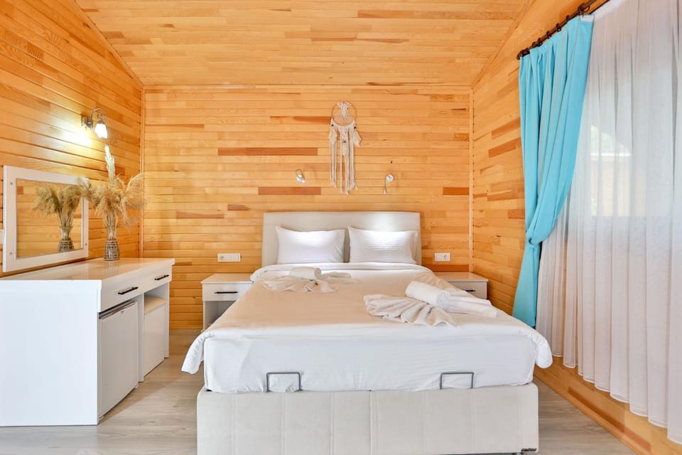 Bed, Decorative detail, Bedroom, towels