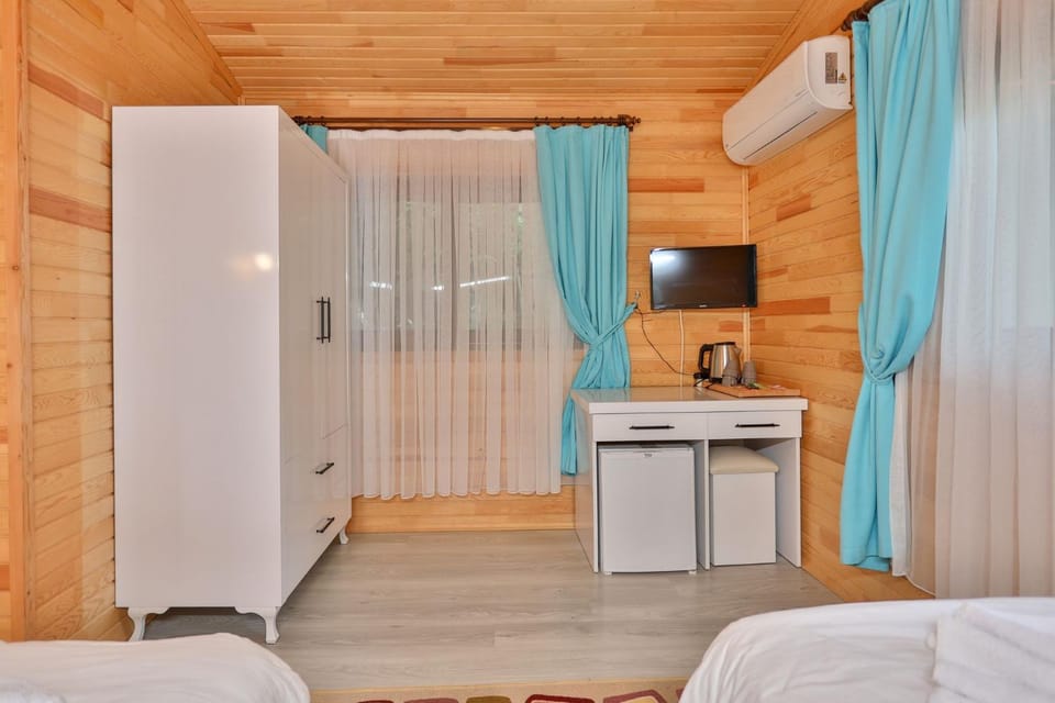 Bed, TV and multimedia, Bedroom, oven, wardrobe, air conditioner