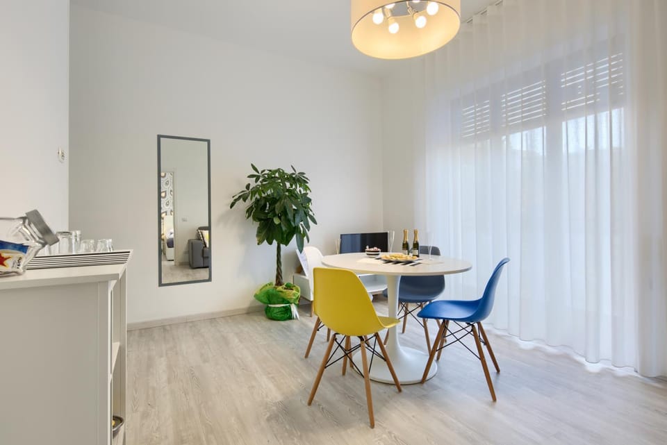 Balcony/Terrace, Kitchen or kitchenette, Living room, Seating area, Dining area, City view, Garden view, Landmark view, Mountain view, Street view