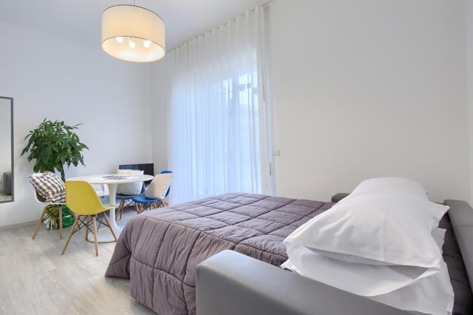 Coffee/tea facilities, Balcony/Terrace, Kitchen or kitchenette, Living room, Seating area, Dining area, Bedroom, City view, Garden view, Landmark view, Mountain view, Street view