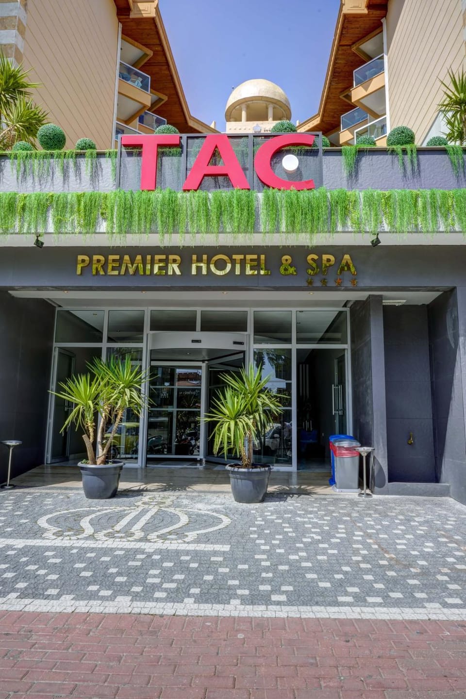 Facade/entrance