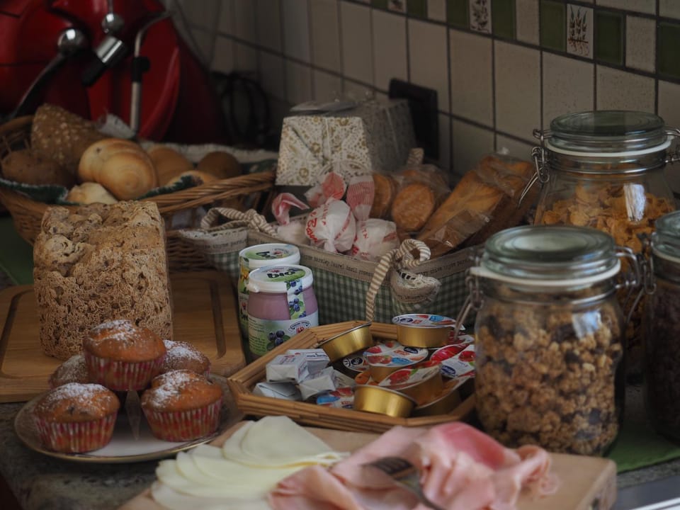 Breakfast, Continental breakfast, Buffet breakfast