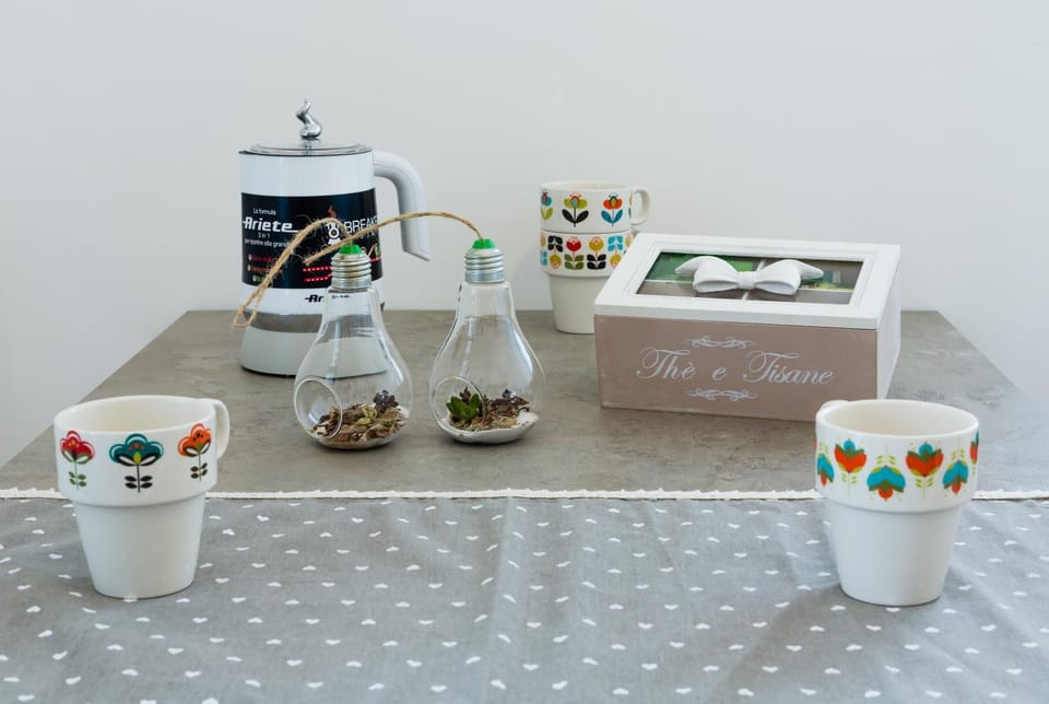 Coffee/tea facilities, Kitchen or kitchenette, Dining area