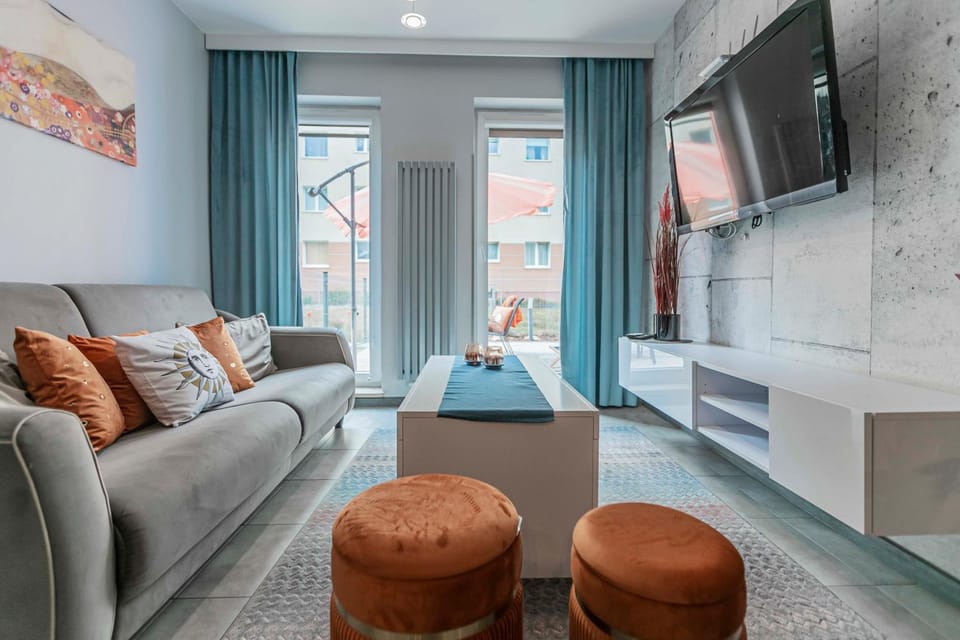 Communal lounge/ TV room, TV and multimedia, Living room, Seating area, Evening entertainment