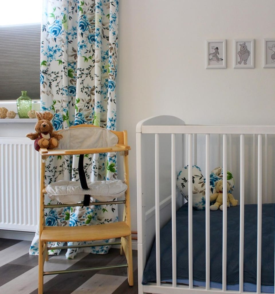 Bedroom, cot