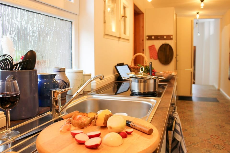 Kitchen or kitchenette, kitchen