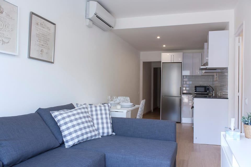 Kitchen or kitchenette, Living room, Seating area, air conditioner