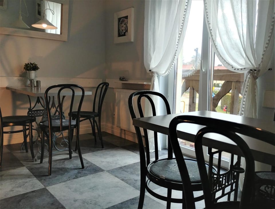 Willa AXLA z werandą ogrodem i parkingiem Bed and Breakfast in Lower Silesian Voivodeship