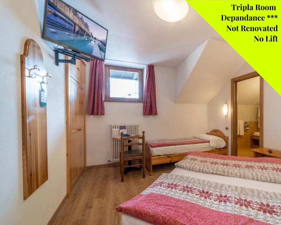 Communal lounge/ TV room, Bed, Photo of the whole room, Bedroom, hair dresser, wardrobe