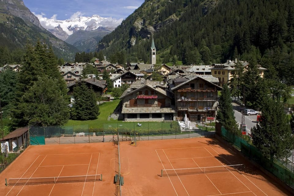 Tennis court