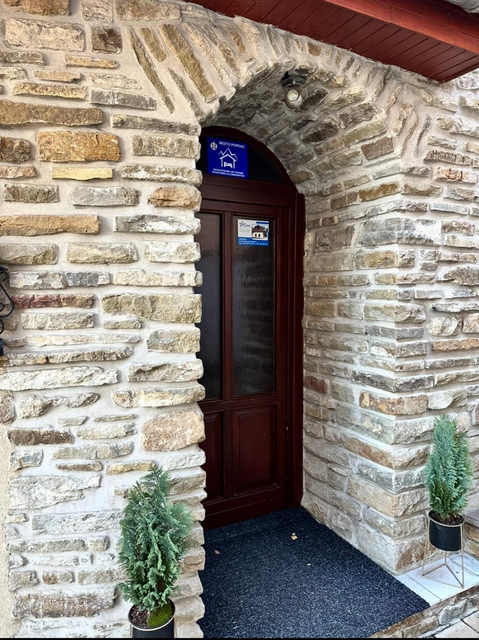 Facade/entrance