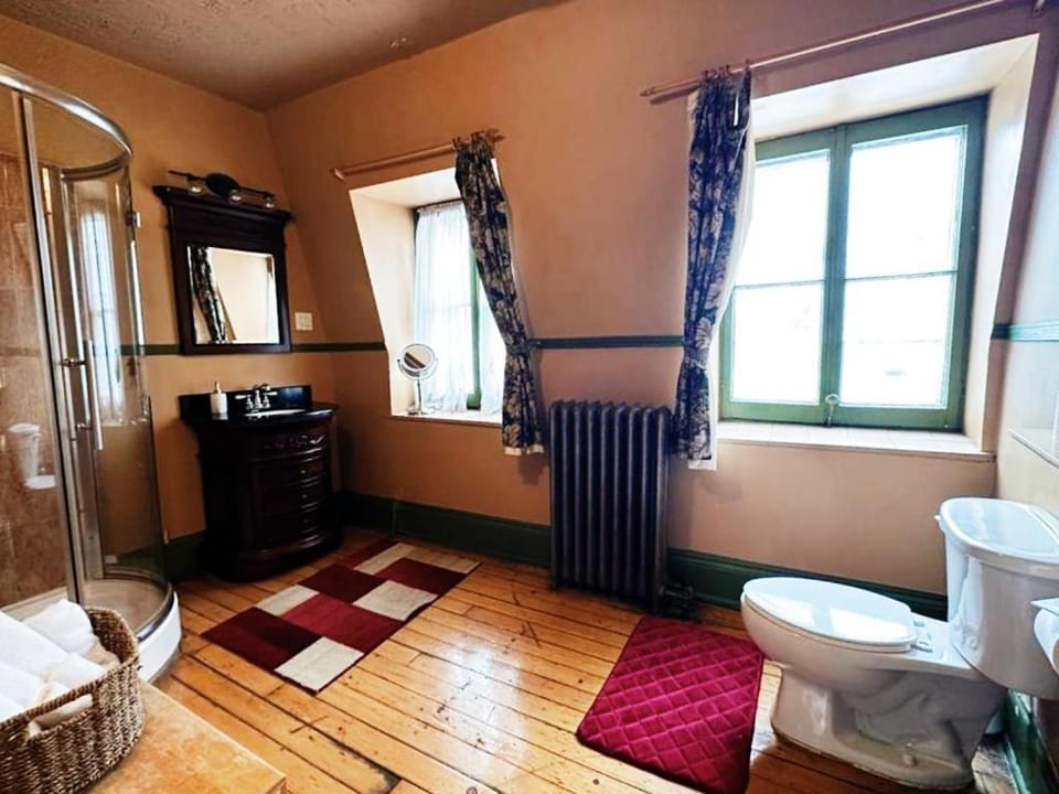 Shower, Toilet, Bathroom