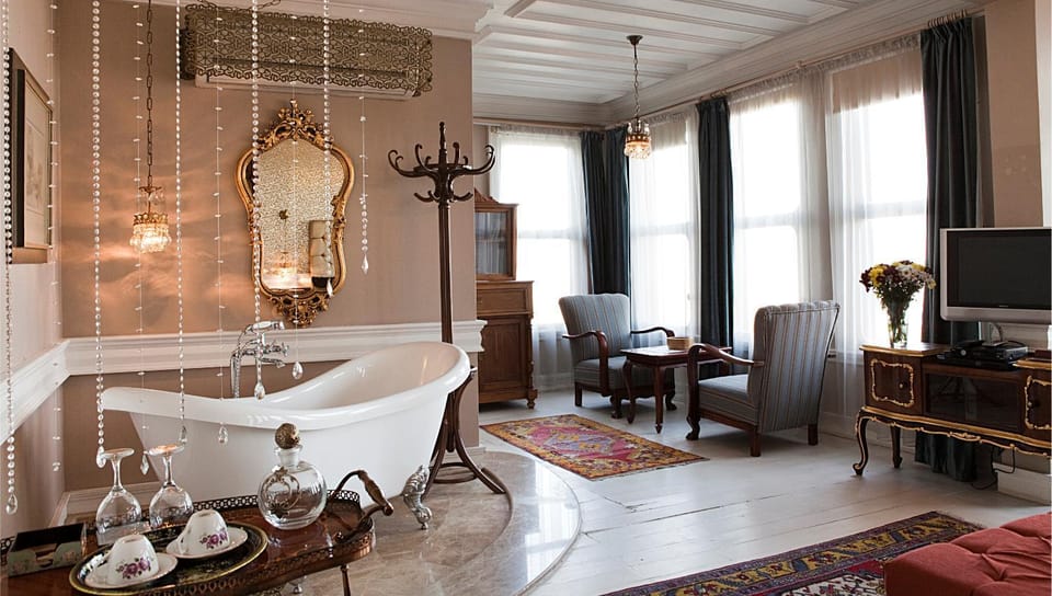 Bathroom, TV and multimedia, Seating area
