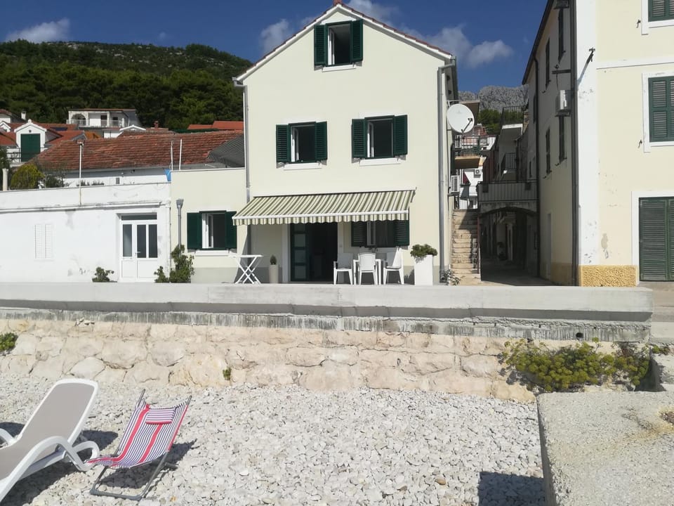 Property building, Facade/entrance, Beach