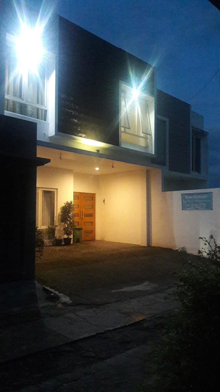 Facade/entrance