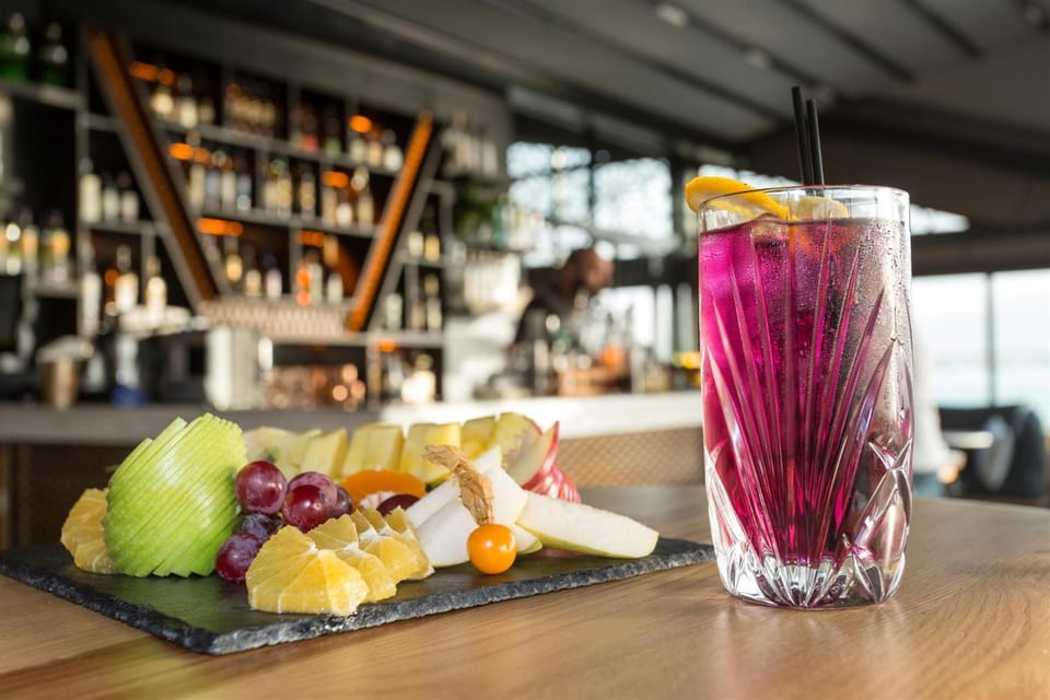 Balcony/Terrace, Lounge or bar, Sea view, Lunch, Dinner, Alcoholic drinks, Non alcoholic drinks