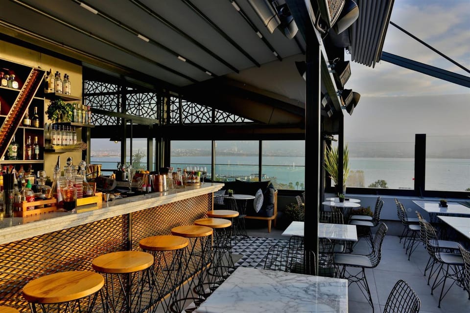 Lounge or bar, Sea view, Lunch, Dinner, Alcoholic drinks, Non alcoholic drinks