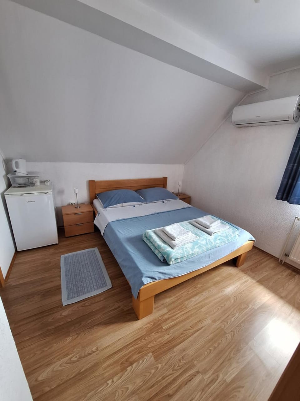 Bed, Bedroom, heating, towels, air conditioner