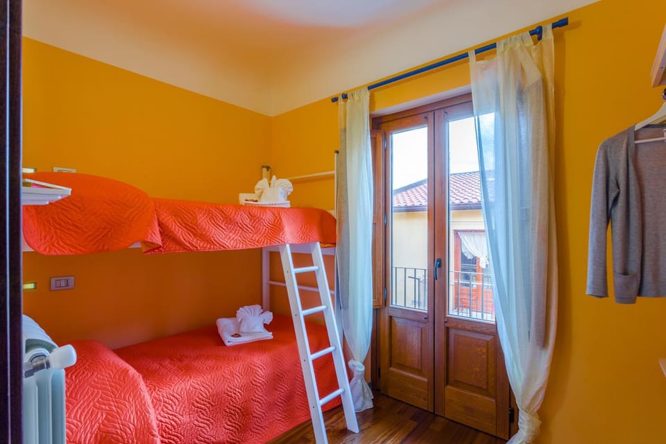 Bedroom, bunk bed