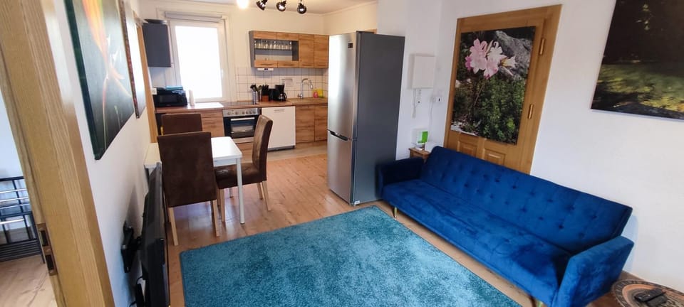 Seating area, Dining area, kitchen