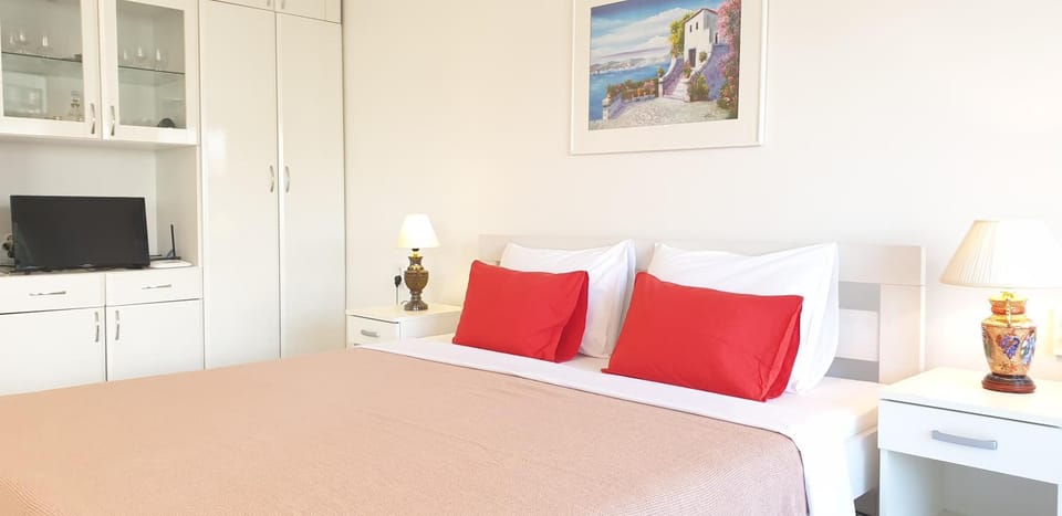 The White Apartment Apartment in Ohrid