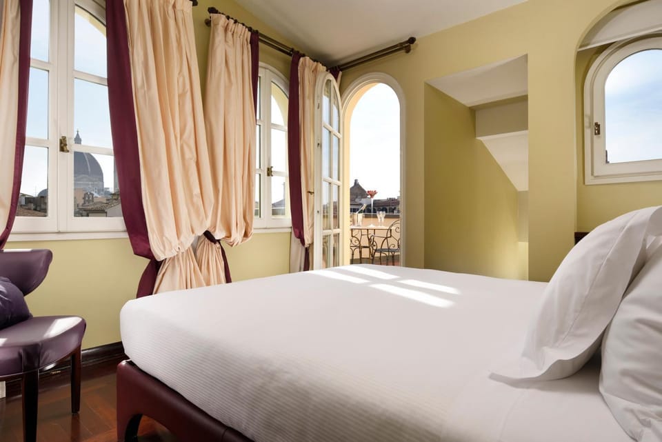 Bed, Balcony/Terrace, Photo of the whole room, Bedroom, City view