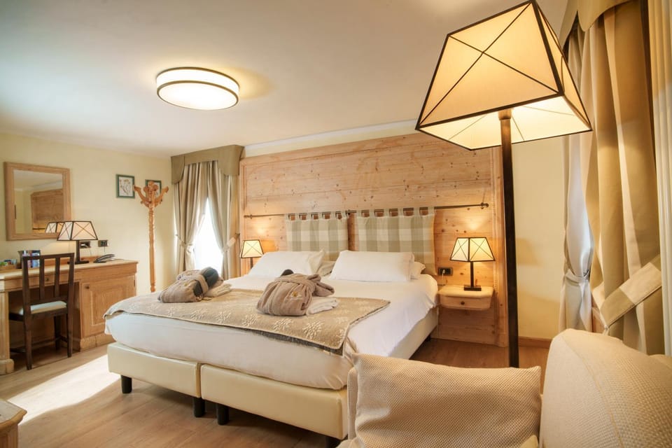 Balcony/Terrace, Bedroom, Mountain view