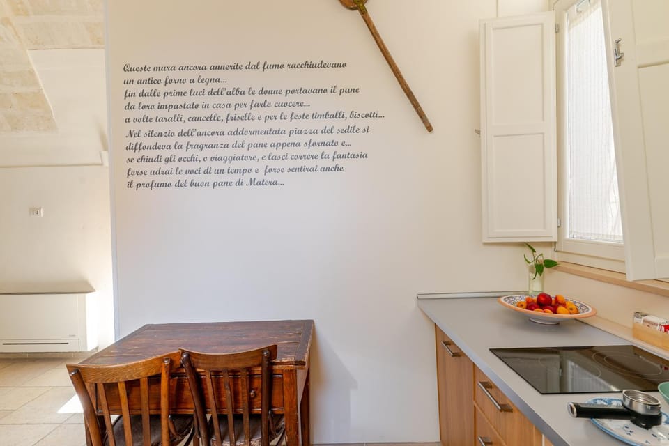 Kitchen or kitchenette, Decorative detail, Dining area