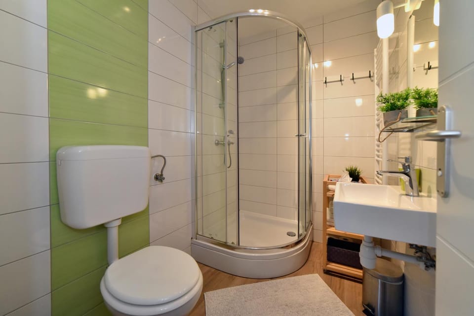 Shower, Bathroom, towels
