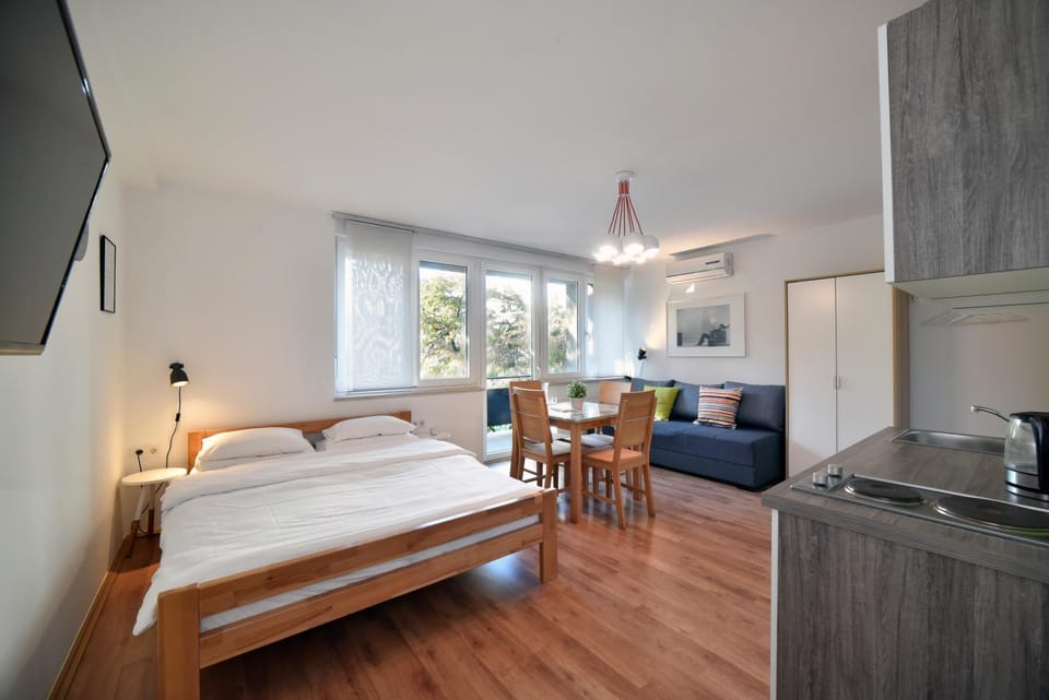 Photo of the whole room, Bedroom