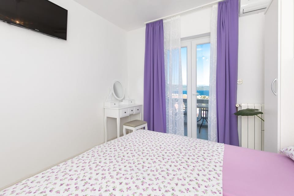 TV and multimedia, Bedroom, Sea view