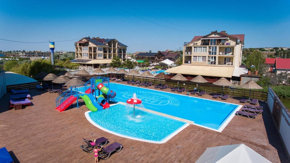 Swimming pool