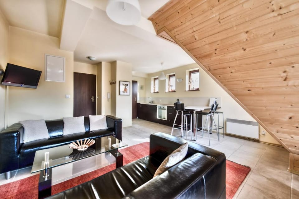 TV and multimedia, Kitchen or kitchenette, Living room, Seating area, Dining area
