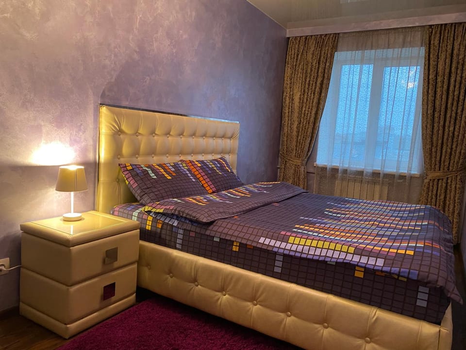 Kharkiv Center Apartment on Hoholya Str, Poetry square Apartment in Kharkiv