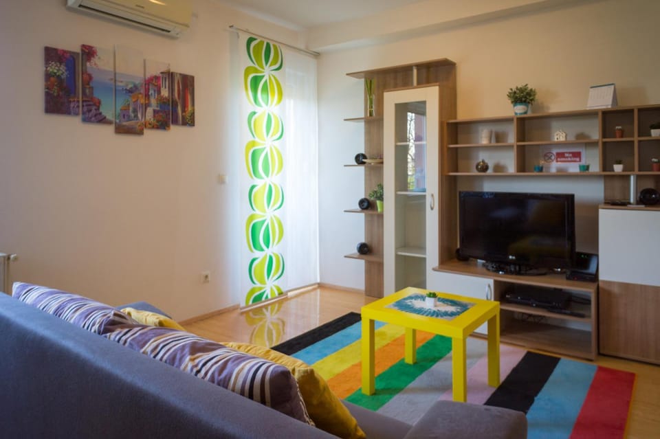 TV and multimedia, Living room, Seating area