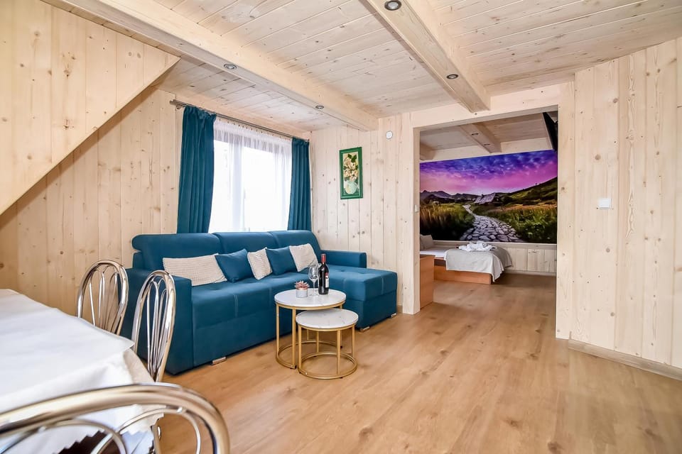 Bed, TV and multimedia, Living room, Photo of the whole room, Seating area, Bedroom