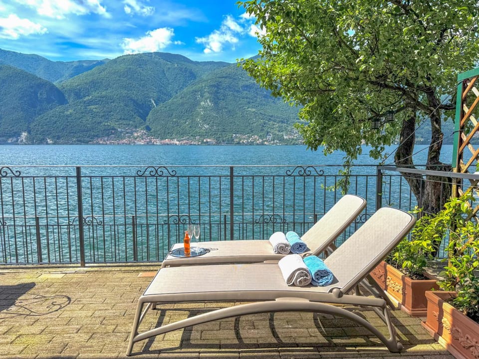 Balcony/Terrace, Lake view, Mountain view