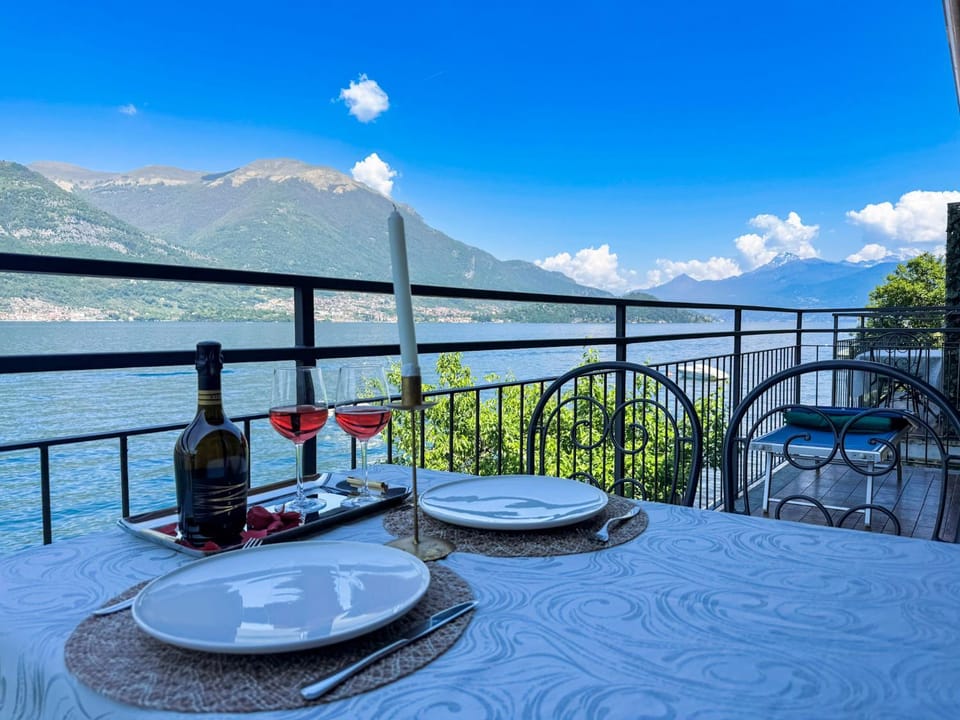 Balcony/Terrace, Lake view, Mountain view
