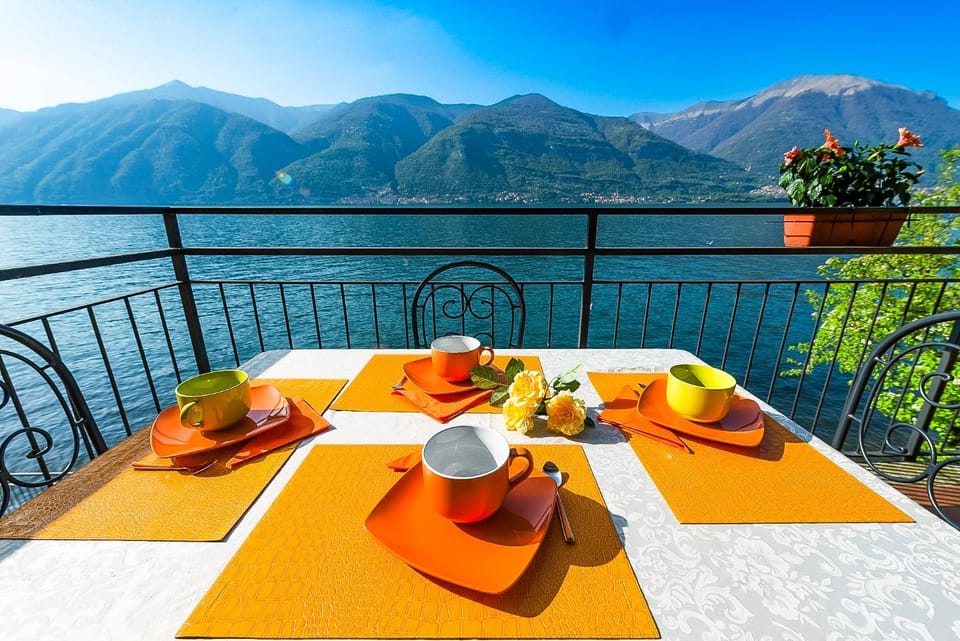 Balcony/Terrace, Lake view, Mountain view