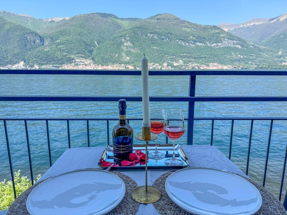 Balcony/Terrace, Lake view, Mountain view