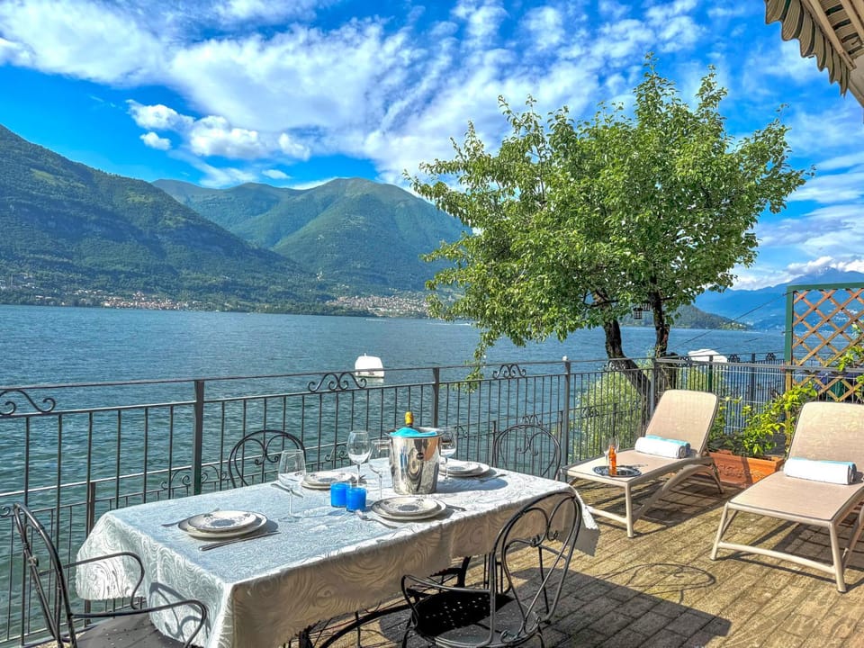 Balcony/Terrace, Lake view, Mountain view