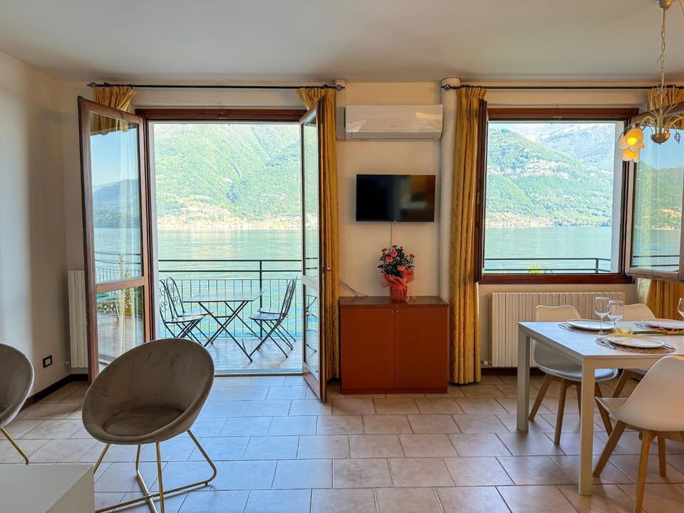 TV and multimedia, Living room, Lake view, Mountain view