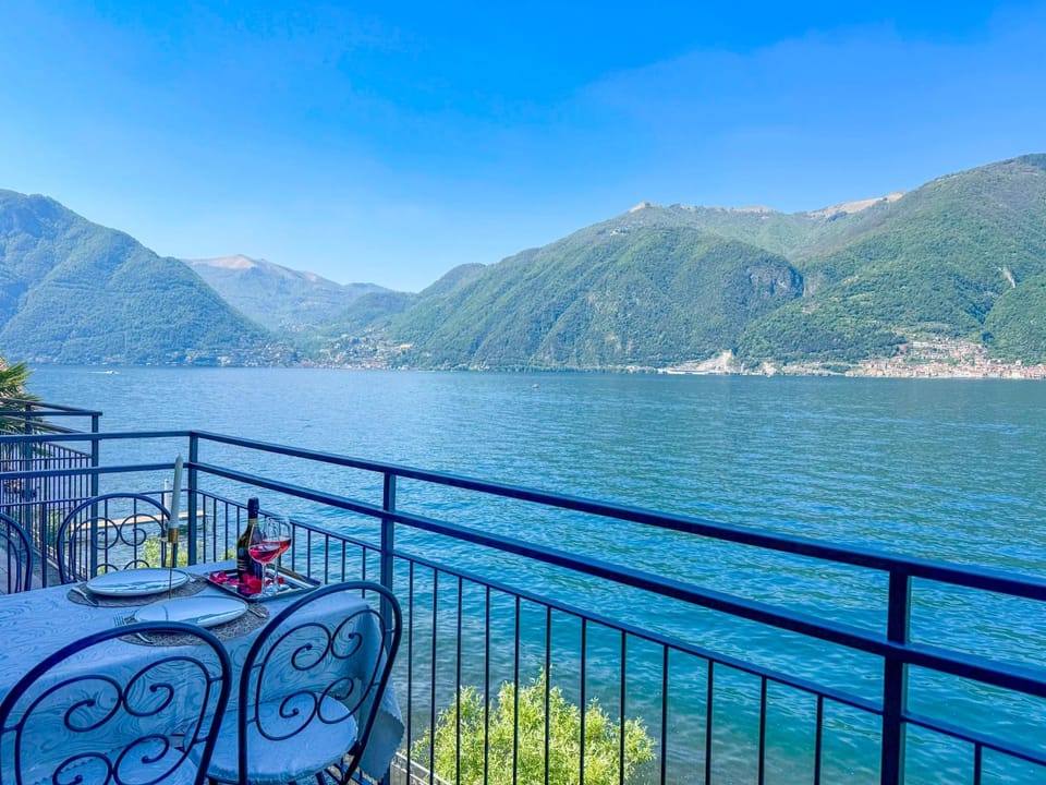 Balcony/Terrace, Lake view, Mountain view