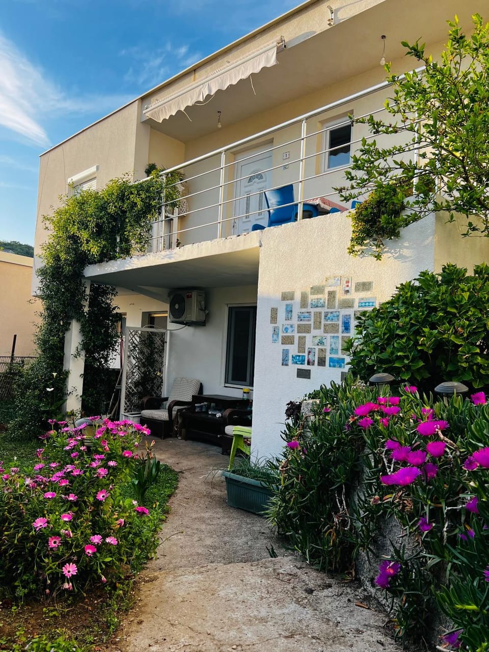 Property building, Balcony/Terrace, Garden view